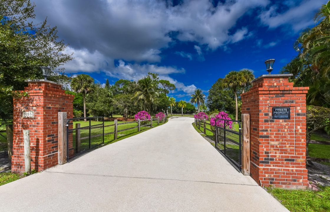 For Sale: $5,300,000 (5 beds, 4 baths, 6334 Square Feet)