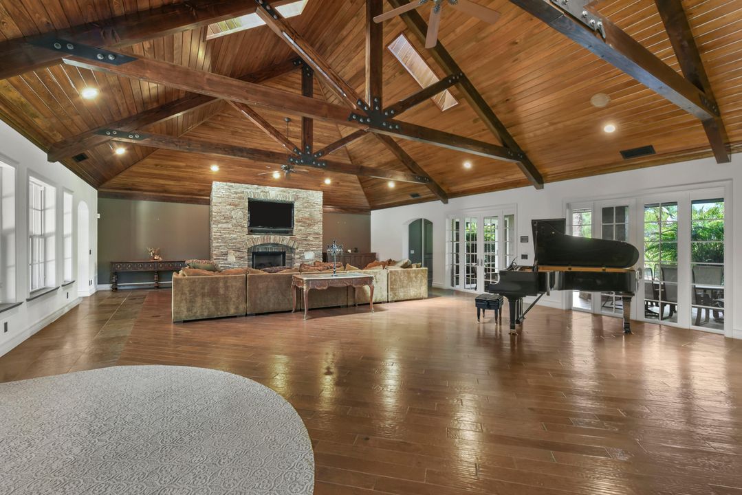 For Sale: $5,300,000 (5 beds, 4 baths, 6334 Square Feet)