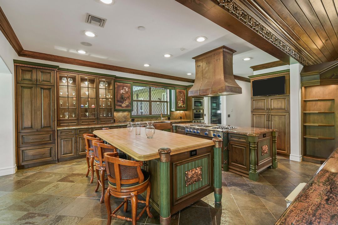 For Sale: $5,300,000 (5 beds, 4 baths, 6334 Square Feet)