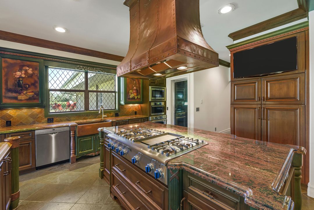 For Sale: $5,300,000 (5 beds, 4 baths, 6334 Square Feet)