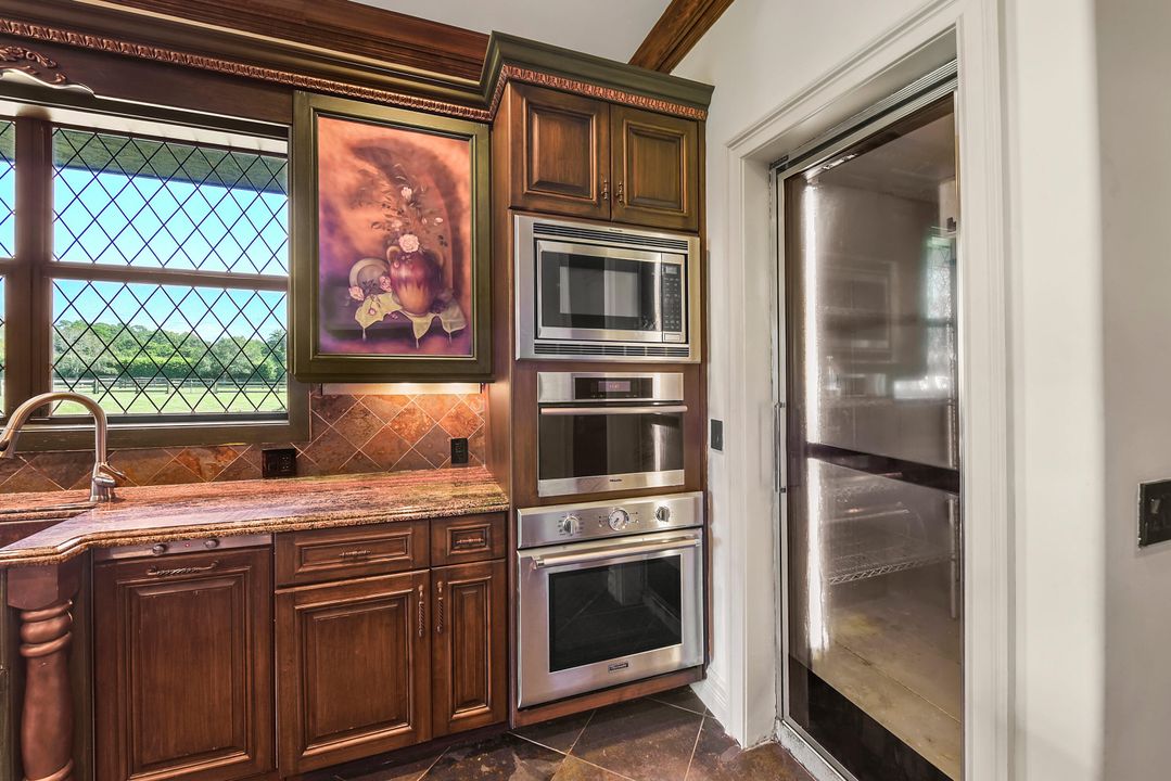 For Sale: $5,300,000 (5 beds, 4 baths, 6334 Square Feet)