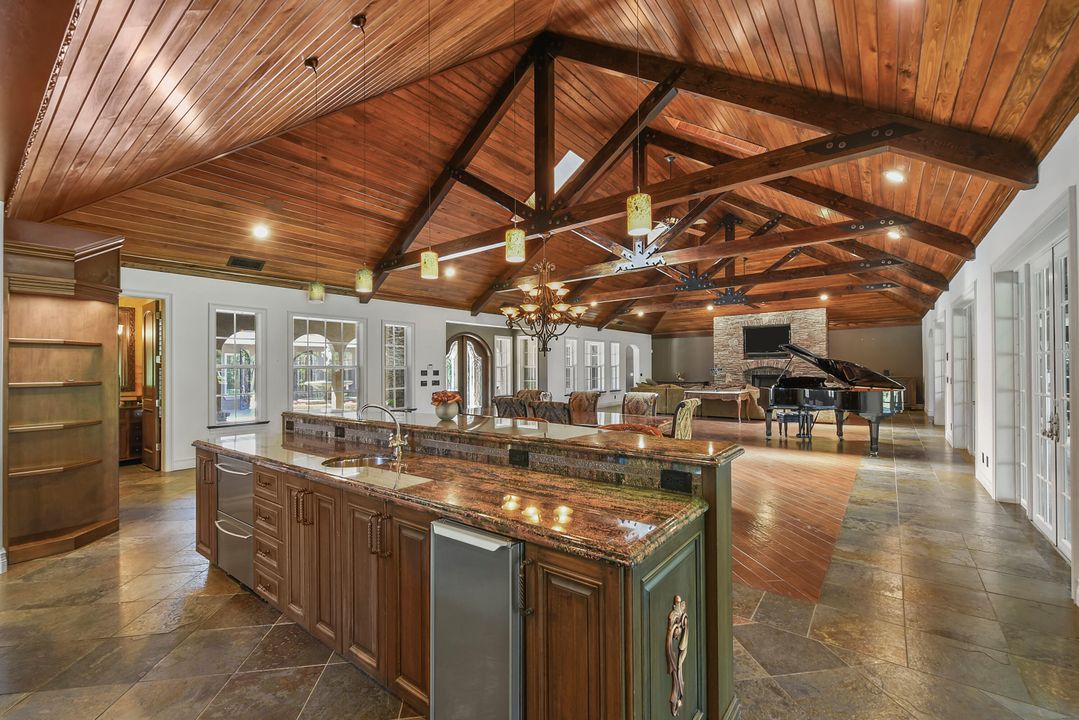 For Sale: $5,300,000 (5 beds, 4 baths, 6334 Square Feet)