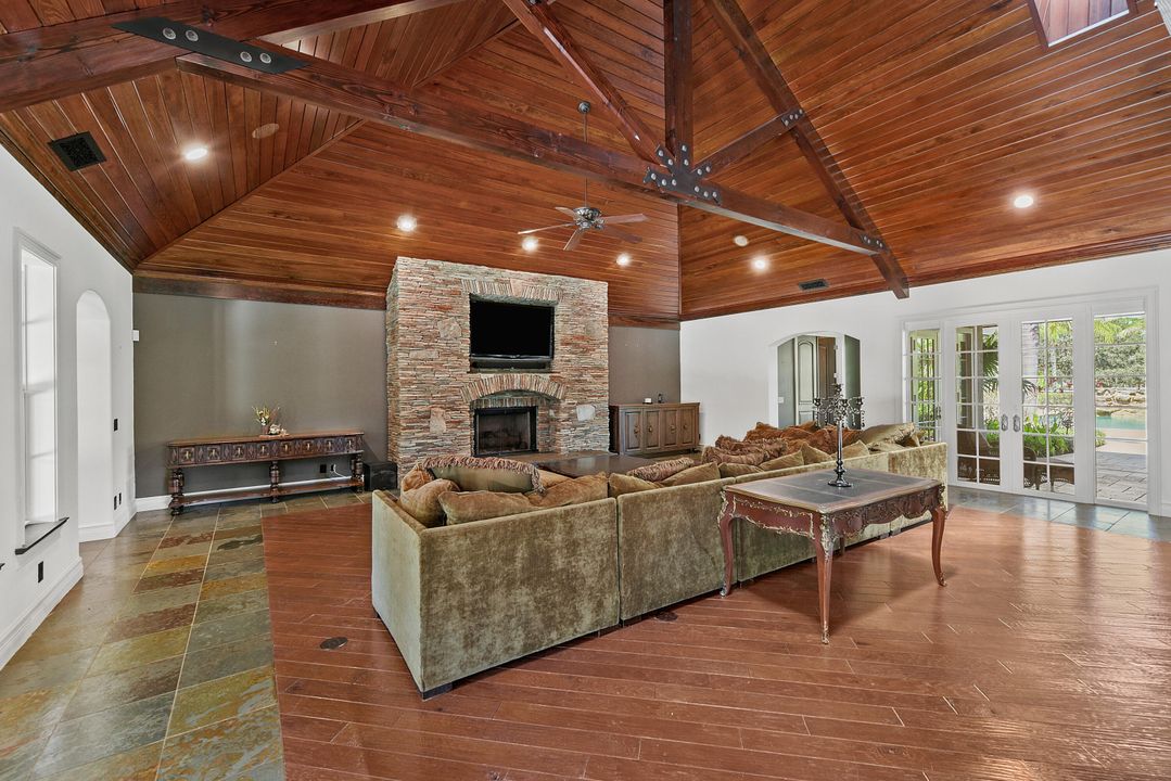 For Sale: $5,300,000 (5 beds, 4 baths, 6334 Square Feet)