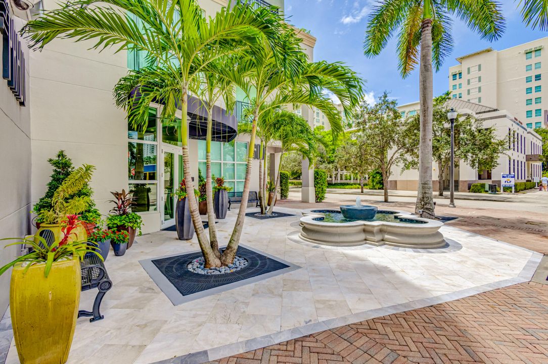 出租: $4,250 (2 贝兹, 2 浴室, 1121 平方英尺)