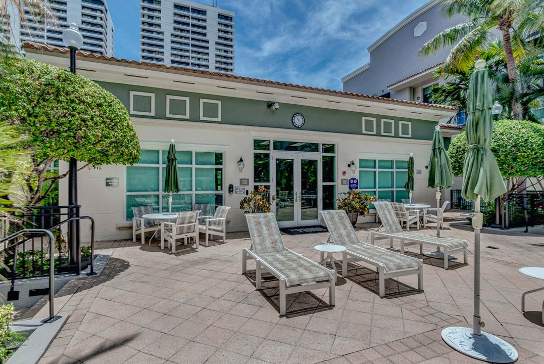 出租: $4,250 (2 贝兹, 2 浴室, 1121 平方英尺)