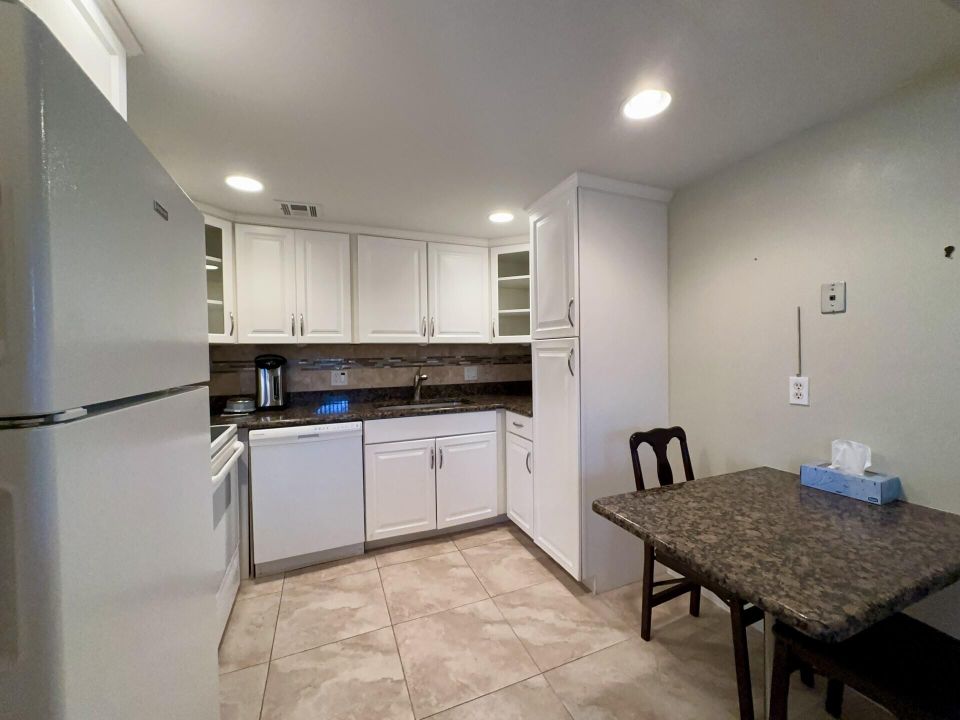 出租: $1,650 (2 贝兹, 2 浴室, 874 平方英尺)