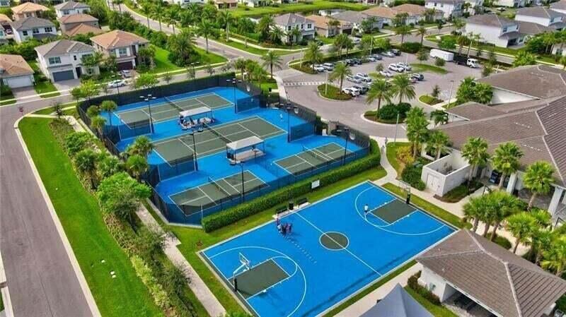 For Sale: $1,250,000 (4 beds, 3 baths, 2656 Square Feet)