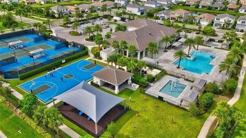 For Sale: $1,250,000 (4 beds, 3 baths, 2656 Square Feet)