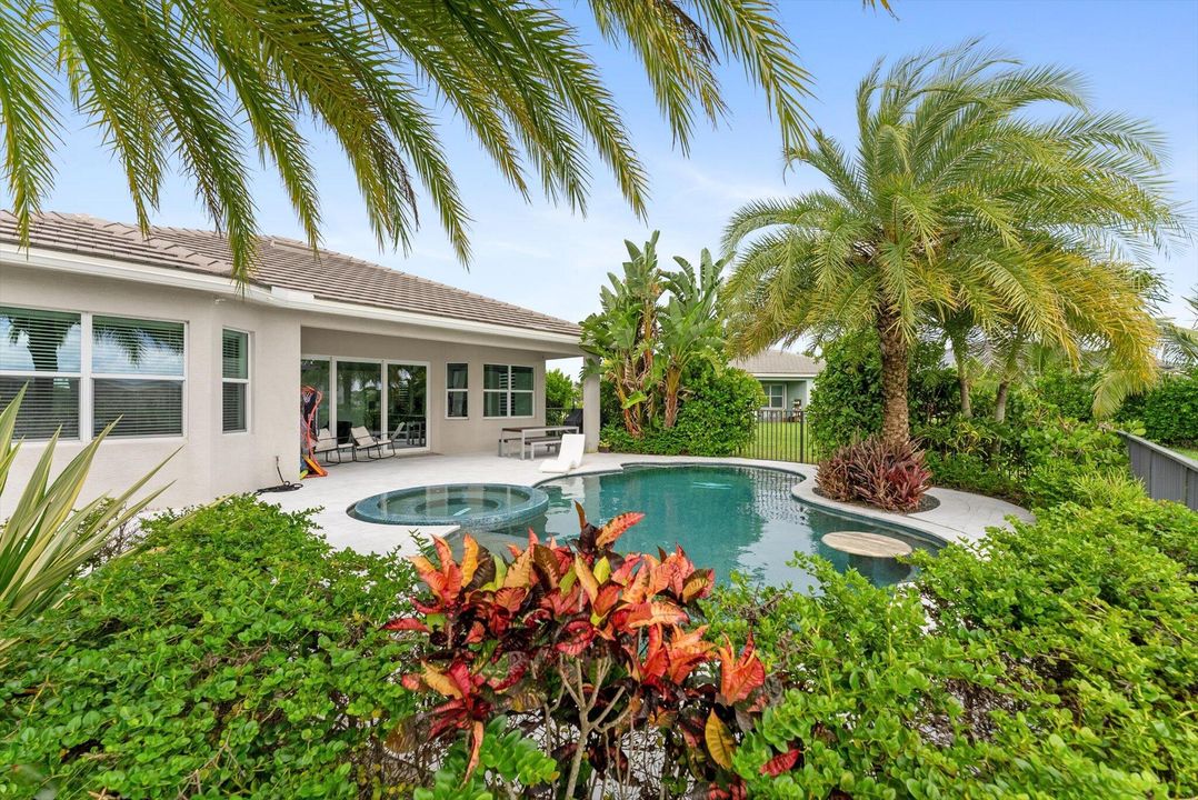 В аренду: $4,300 (3 спален, 2 ванн, 1938 Квадратных фут)