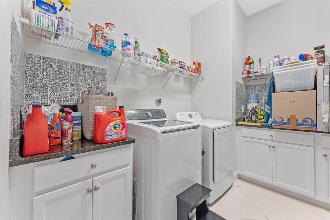 В аренду: $4,300 (3 спален, 2 ванн, 1938 Квадратных фут)