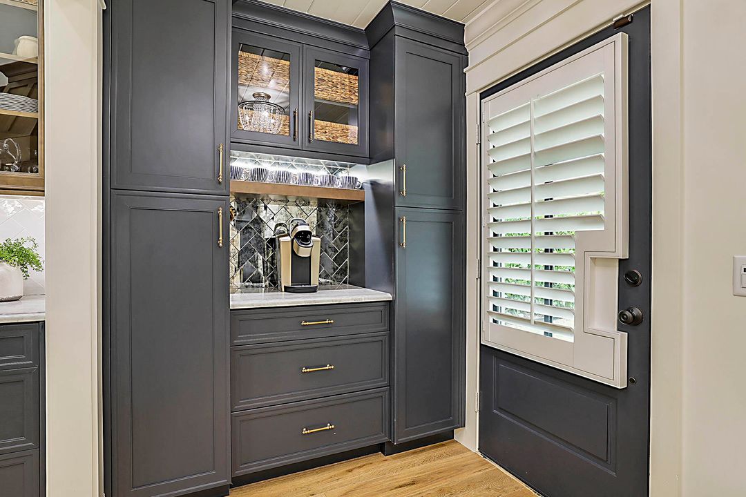 For Sale: $1,695,000 (3 beds, 2 baths, 2313 Square Feet)