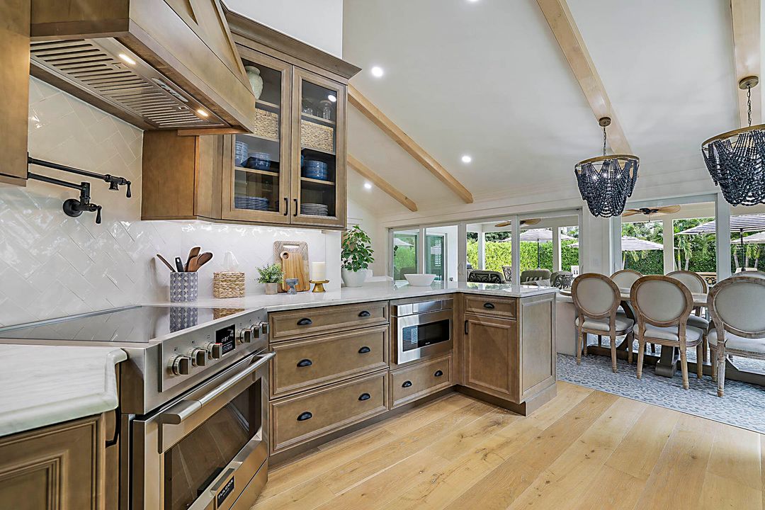 For Sale: $1,695,000 (3 beds, 2 baths, 2313 Square Feet)