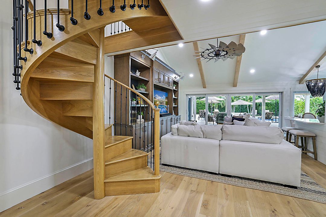 For Sale: $1,695,000 (3 beds, 2 baths, 2313 Square Feet)