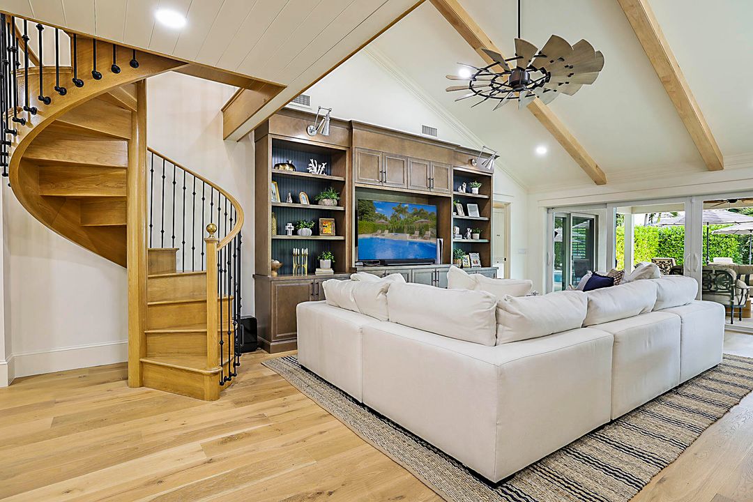 For Sale: $1,695,000 (3 beds, 2 baths, 2313 Square Feet)