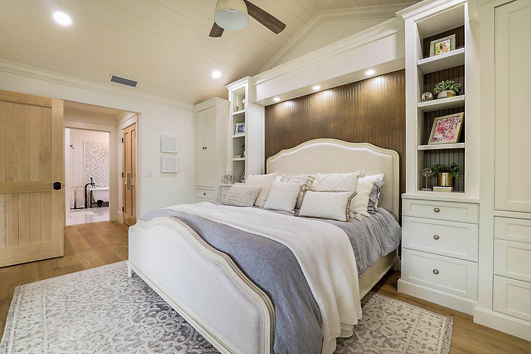 For Sale: $1,695,000 (3 beds, 2 baths, 2313 Square Feet)