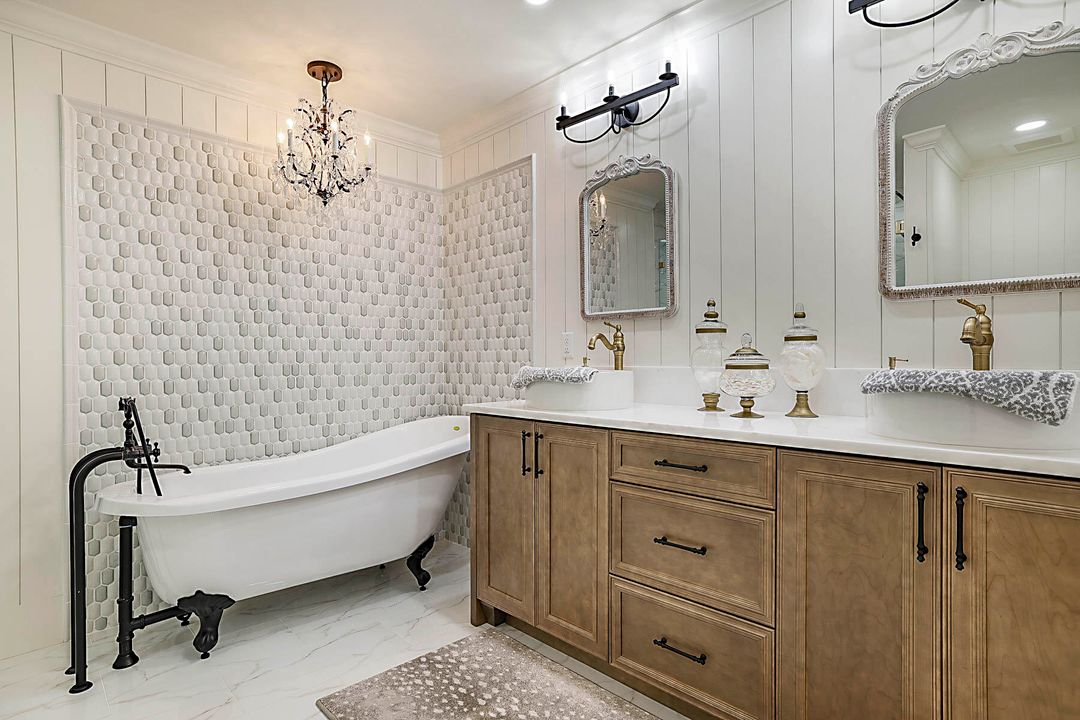 For Sale: $1,695,000 (3 beds, 2 baths, 2313 Square Feet)