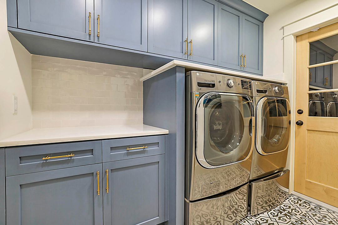 For Sale: $1,695,000 (3 beds, 2 baths, 2313 Square Feet)