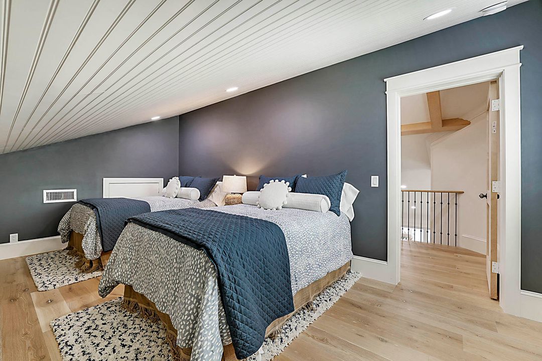 For Sale: $1,695,000 (3 beds, 2 baths, 2313 Square Feet)