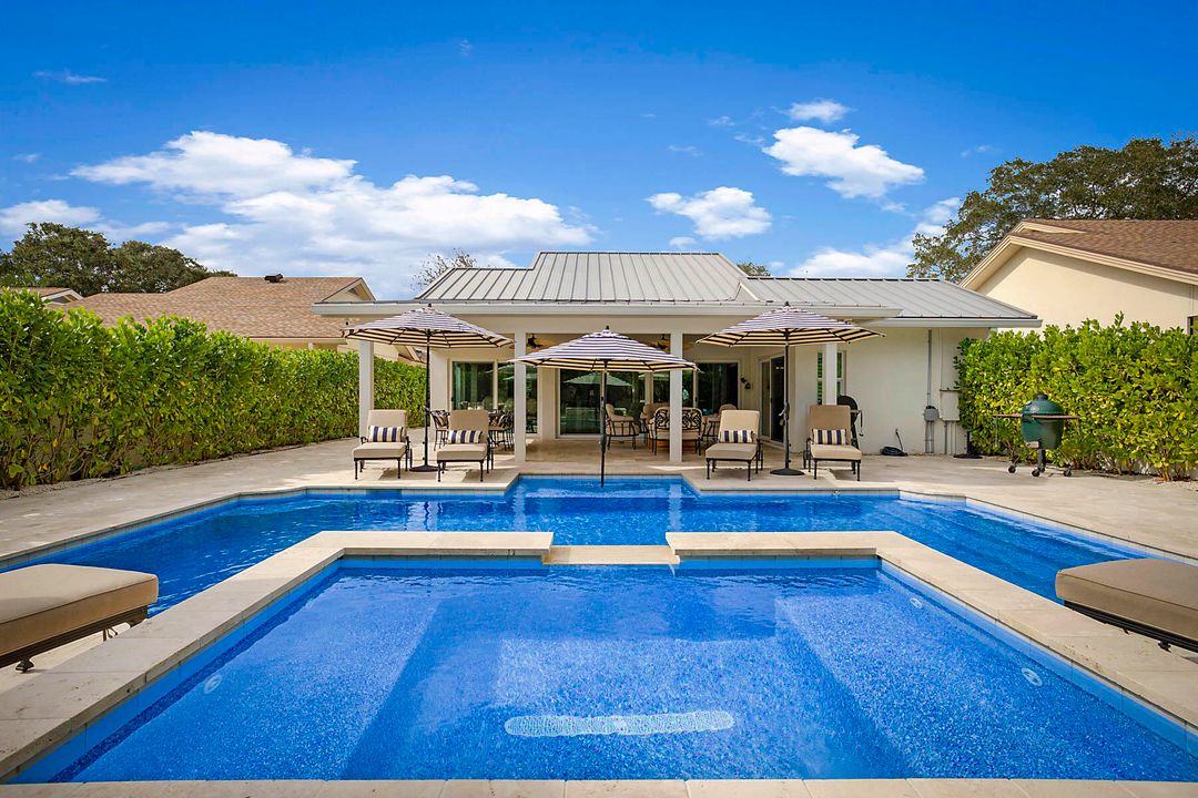 For Sale: $1,695,000 (3 beds, 2 baths, 2313 Square Feet)