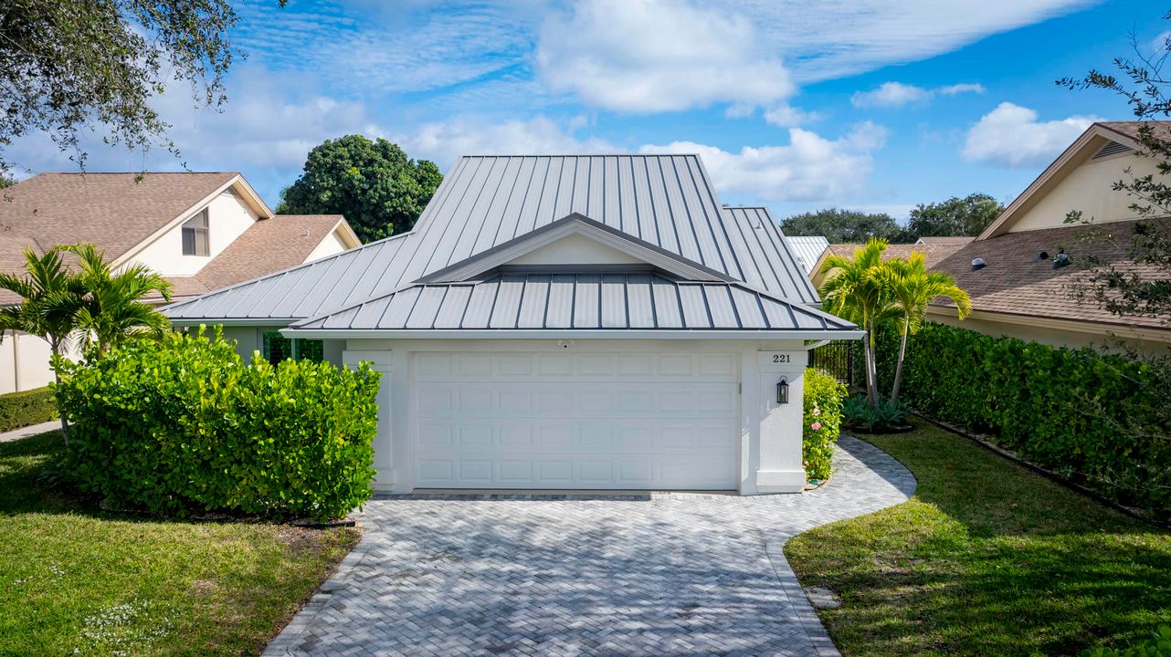 For Sale: $1,695,000 (3 beds, 2 baths, 2313 Square Feet)