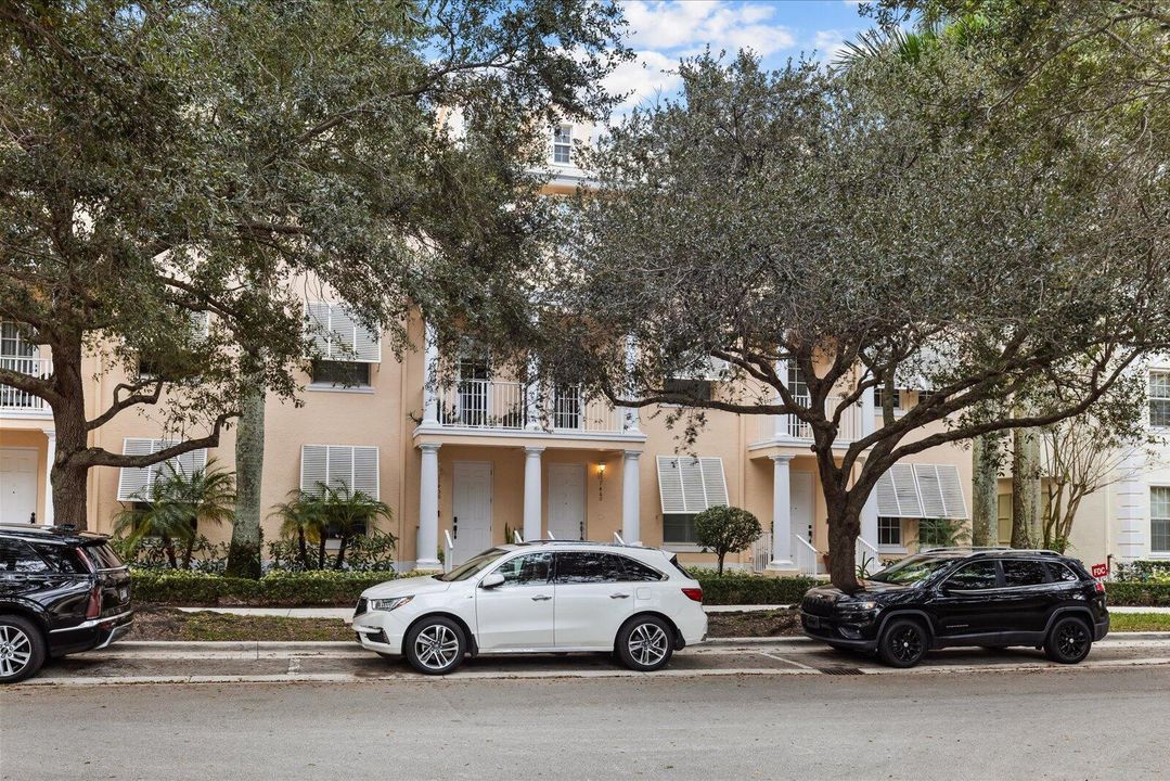 For Sale: $590,000 (3 beds, 2 baths, 1938 Square Feet)