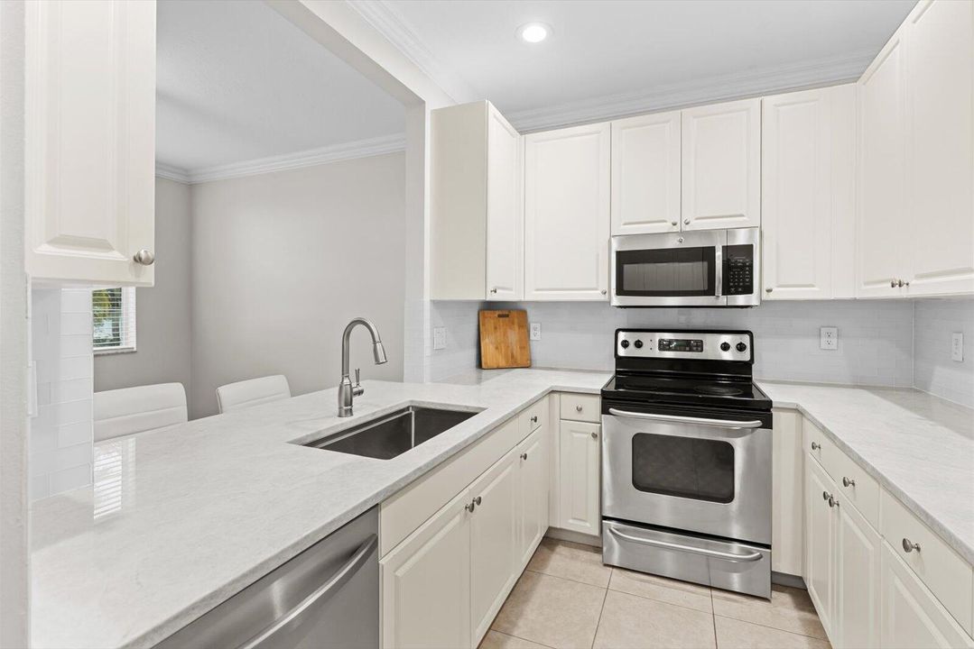 For Sale: $590,000 (3 beds, 2 baths, 1938 Square Feet)