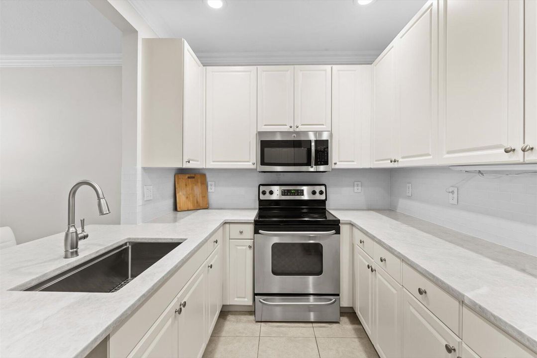 For Sale: $590,000 (3 beds, 2 baths, 1938 Square Feet)