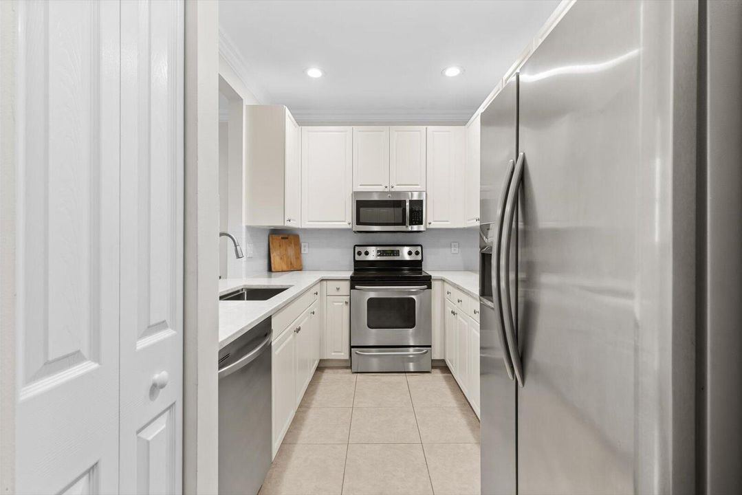 For Sale: $590,000 (3 beds, 2 baths, 1938 Square Feet)