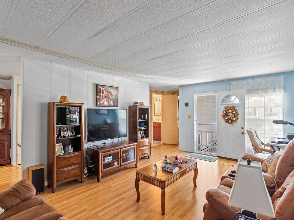 На продажу: $87,000 (2 спален, 2 ванн, 1350 Квадратных фут)