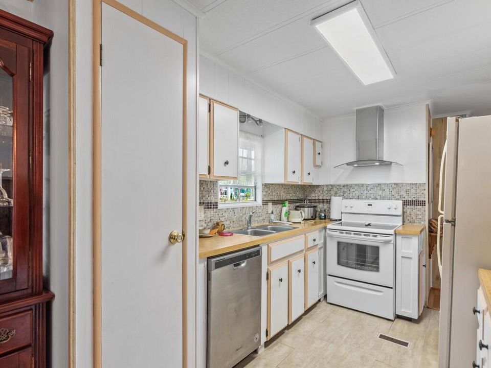 На продажу: $87,000 (2 спален, 2 ванн, 1350 Квадратных фут)