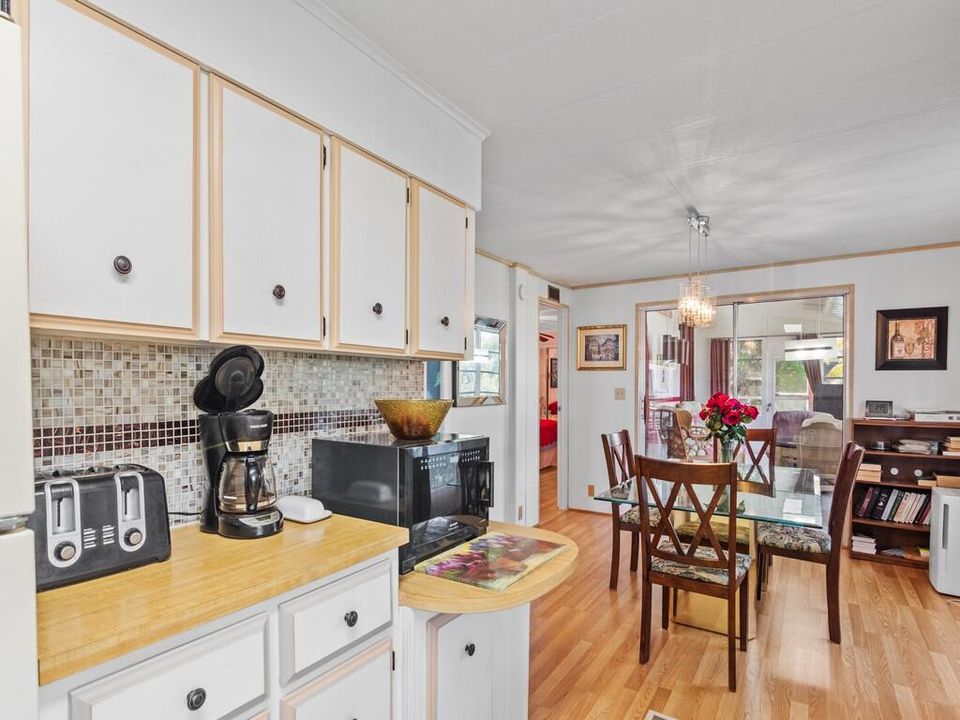 На продажу: $87,000 (2 спален, 2 ванн, 1350 Квадратных фут)