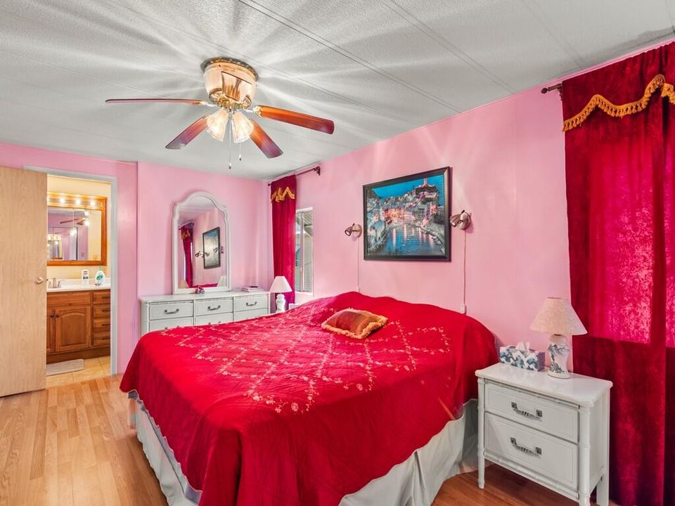 На продажу: $87,000 (2 спален, 2 ванн, 1350 Квадратных фут)