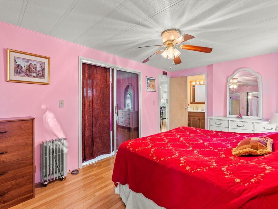 На продажу: $87,000 (2 спален, 2 ванн, 1350 Квадратных фут)