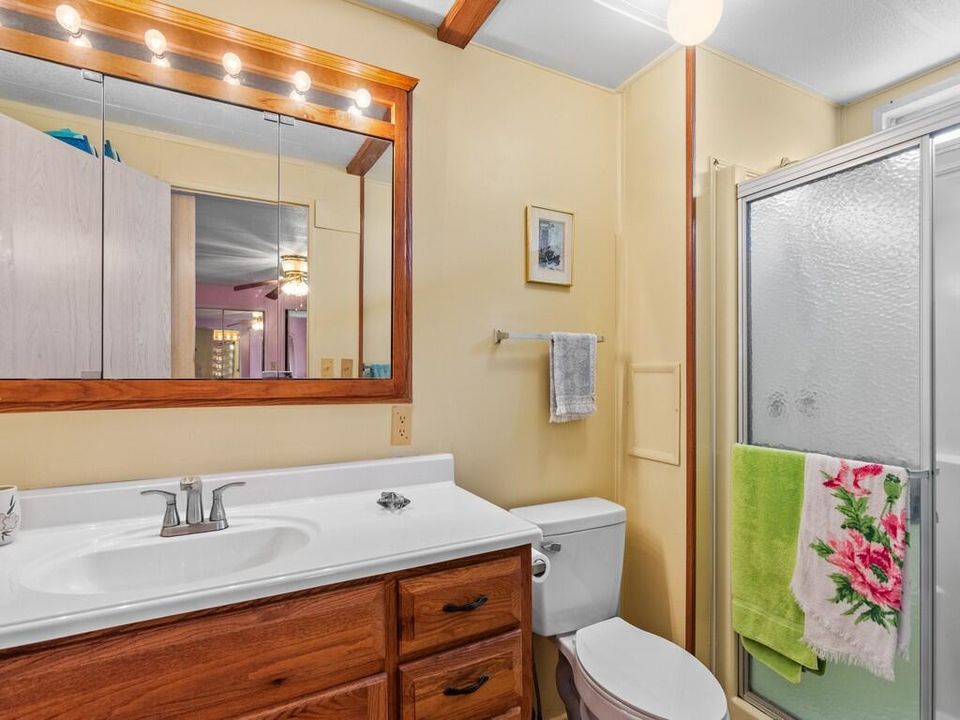 На продажу: $87,000 (2 спален, 2 ванн, 1350 Квадратных фут)