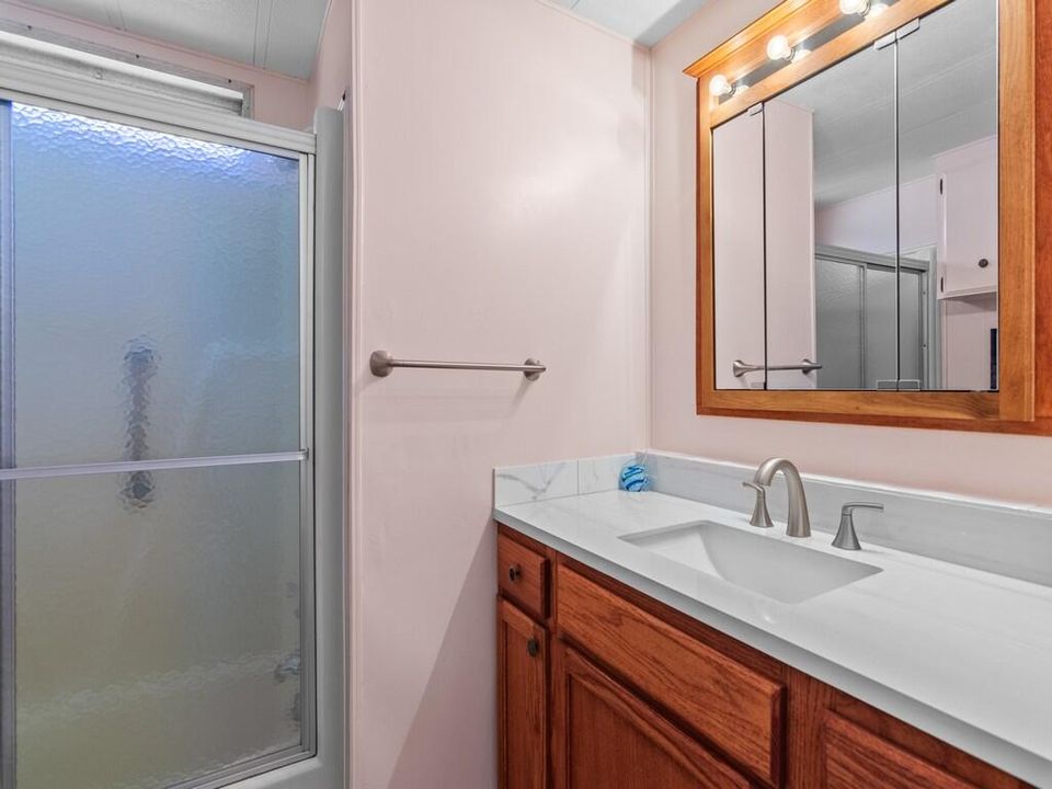 На продажу: $87,000 (2 спален, 2 ванн, 1350 Квадратных фут)