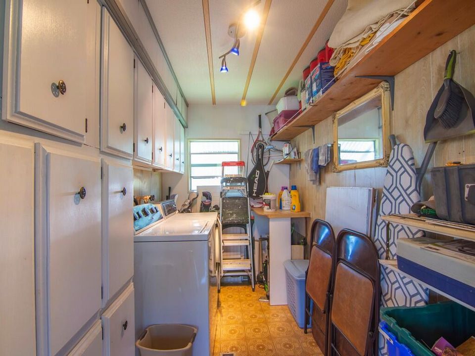 На продажу: $87,000 (2 спален, 2 ванн, 1350 Квадратных фут)