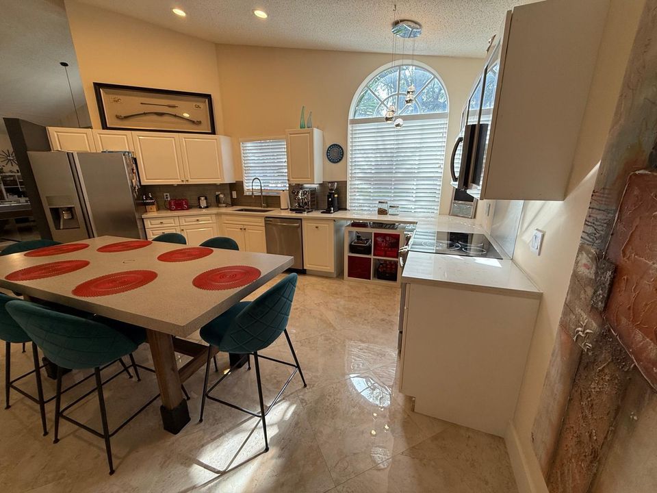 En Venta: $525,000 (3 camas, 2 baños, 1800 Pies cuadrados)