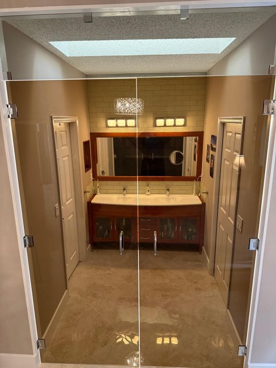 En Venta: $525,000 (3 camas, 2 baños, 1800 Pies cuadrados)