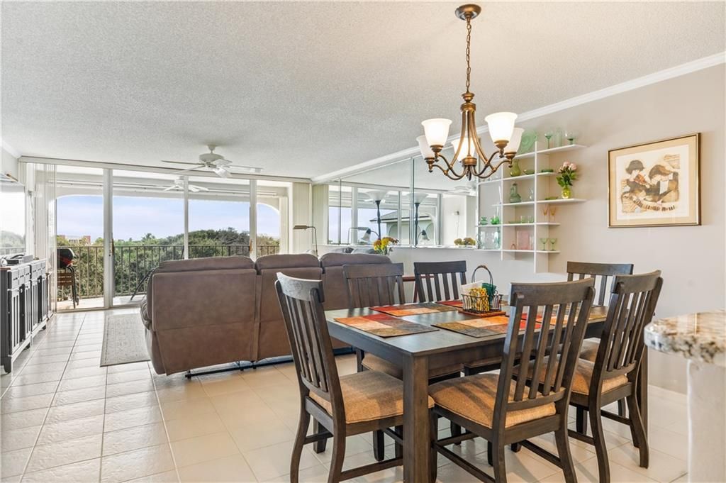 На продажу: $350,000 (2 спален, 2 ванн, 1300 Квадратных фут)