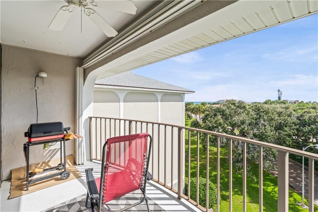 На продажу: $350,000 (2 спален, 2 ванн, 1300 Квадратных фут)