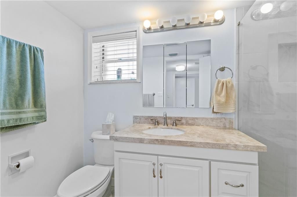 На продажу: $350,000 (2 спален, 2 ванн, 1300 Квадратных фут)