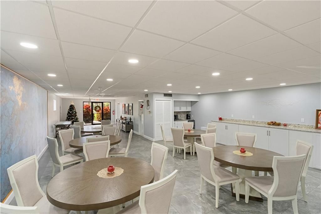 На продажу: $350,000 (2 спален, 2 ванн, 1300 Квадратных фут)