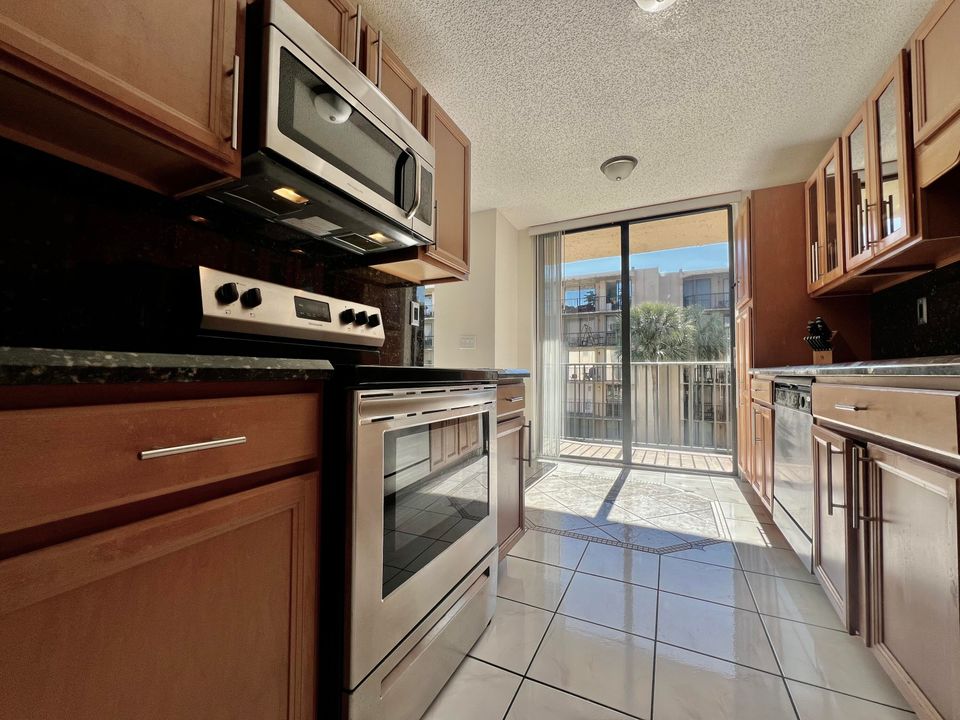 待售: $189,000 (2 贝兹, 2 浴室, 1150 平方英尺)