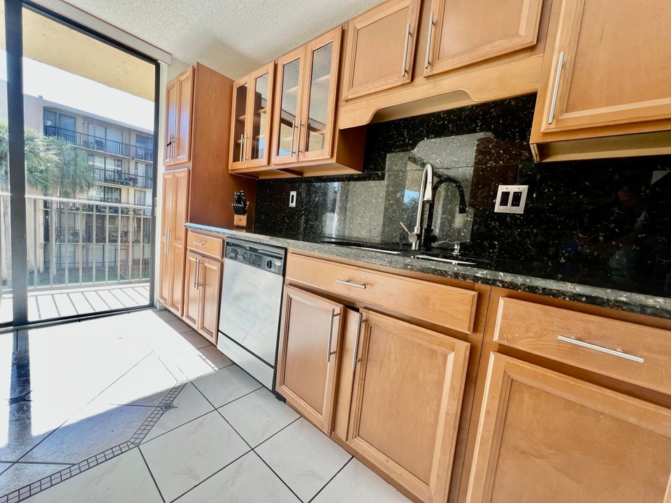 待售: $189,000 (2 贝兹, 2 浴室, 1150 平方英尺)