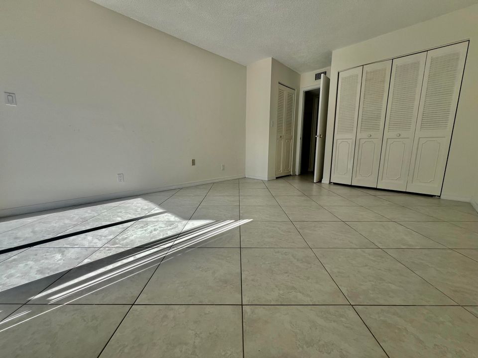 待售: $189,000 (2 贝兹, 2 浴室, 1150 平方英尺)