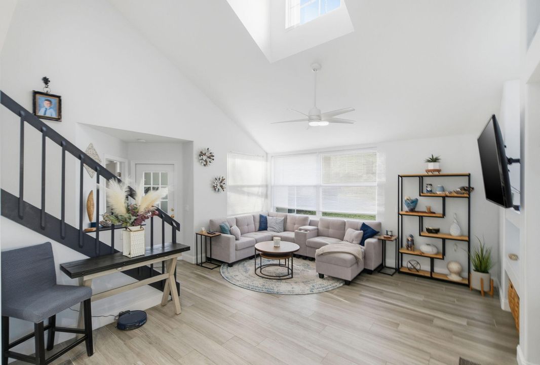 For Sale: $299,900 (3 beds, 2 baths, 1296 Square Feet)