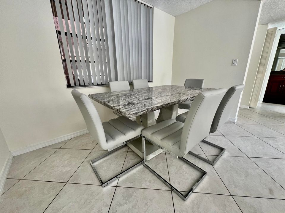 待售: $189,000 (2 贝兹, 2 浴室, 1150 平方英尺)