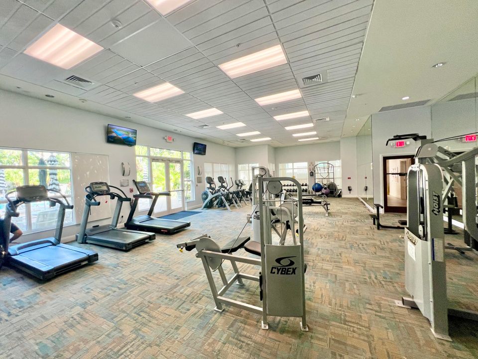 出租: $4,250 (2 贝兹, 2 浴室, 1121 平方英尺)