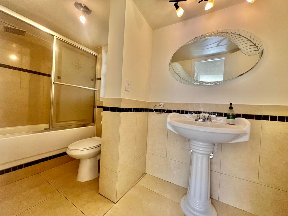 待售: $189,000 (2 贝兹, 2 浴室, 1150 平方英尺)