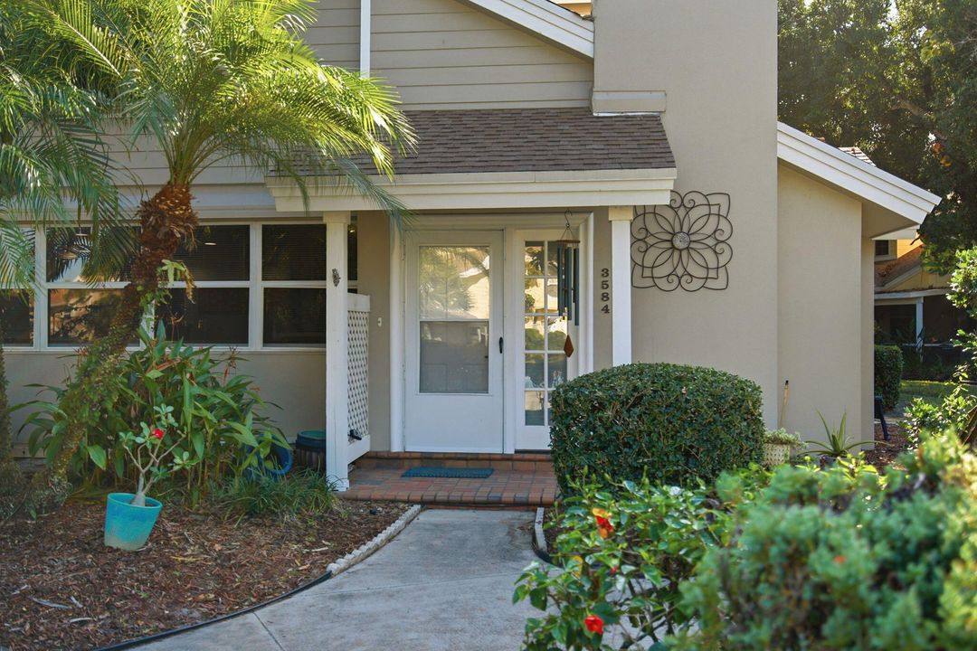 For Sale: $299,900 (3 beds, 2 baths, 1296 Square Feet)